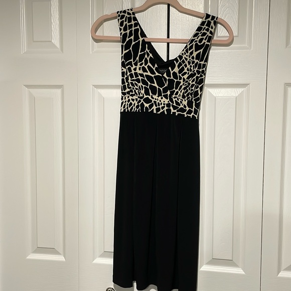 Unfocus black and giraffe print stretchy sleeveless v-neck dress - Picture 2 of 7